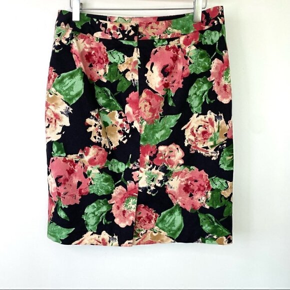 Talbots cotton  blend pencil skirt in a floral print, petite size - Picture 3 of 9